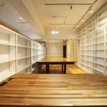 超大容量の本棚を設置したオフィスリノベーション港区　Mオフィス様