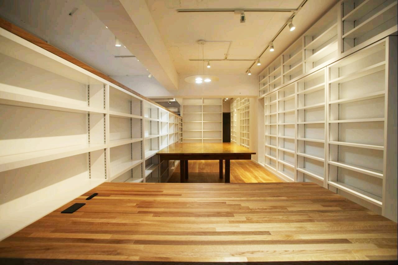 超大容量の本棚を設置したオフィスリノベーション港区　Mオフィス様