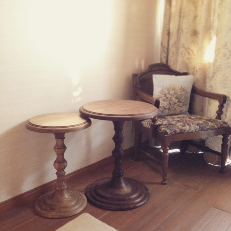 サイドテーブル