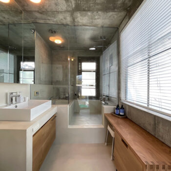 ガラス扉・ベンチ収納