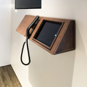 ルンドベック_ントランスiPadカウンター.