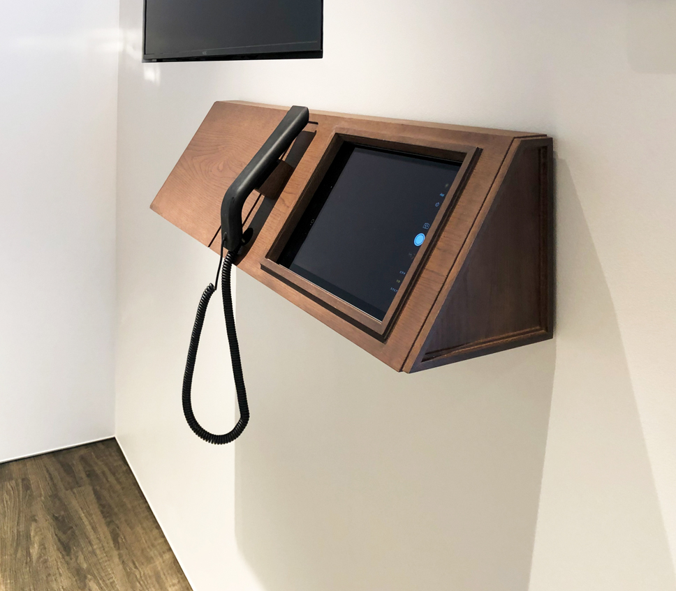 ルンドベック_ントランスiPadカウンター.